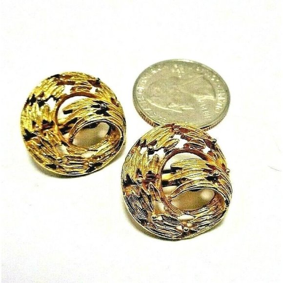 Judy Lee Signed Textured Gold Tone Clip On Button Earrings Vintage - Picture 1 of 4